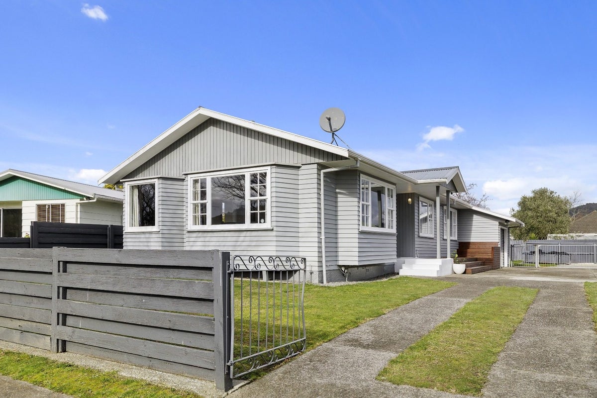 9 Bonnie Glen Crescent, Ebdentown, Upper Hutt - Carousel 2