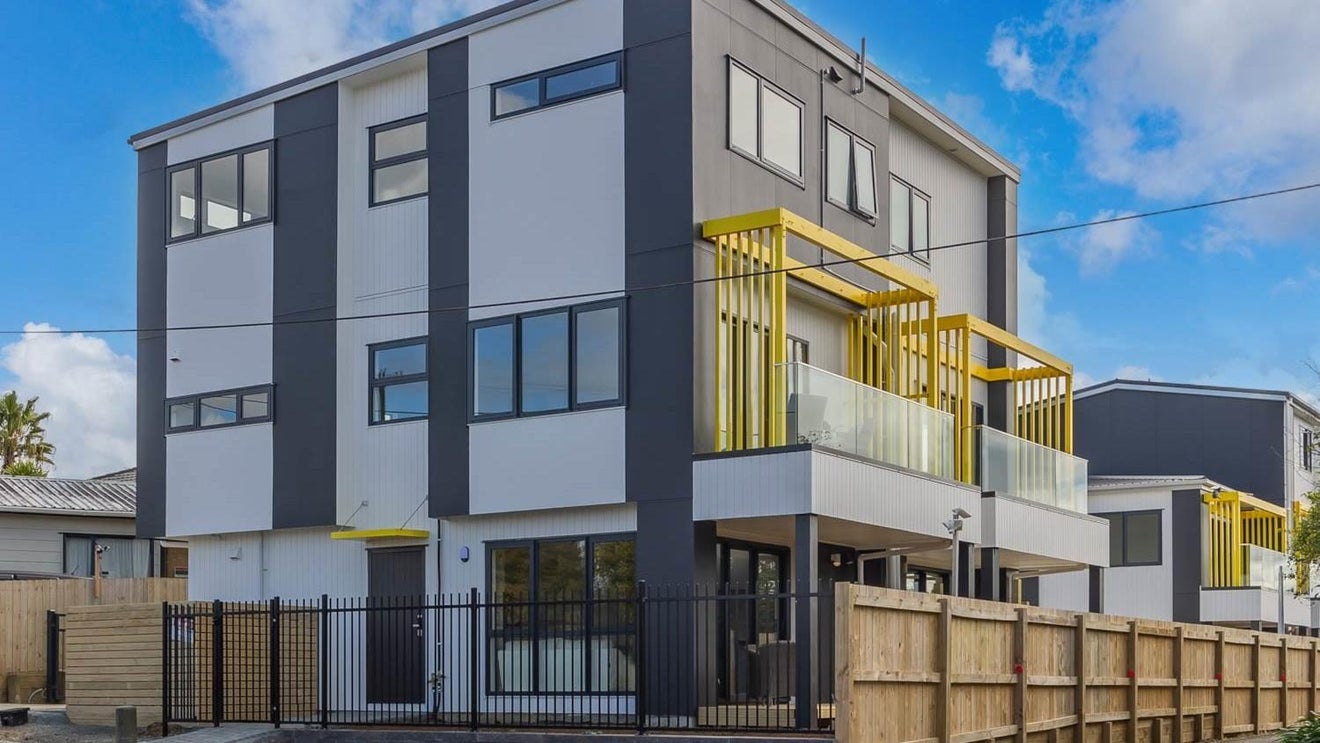 1/43A Waimumu Road, Massey, Auckland - Carousel 1