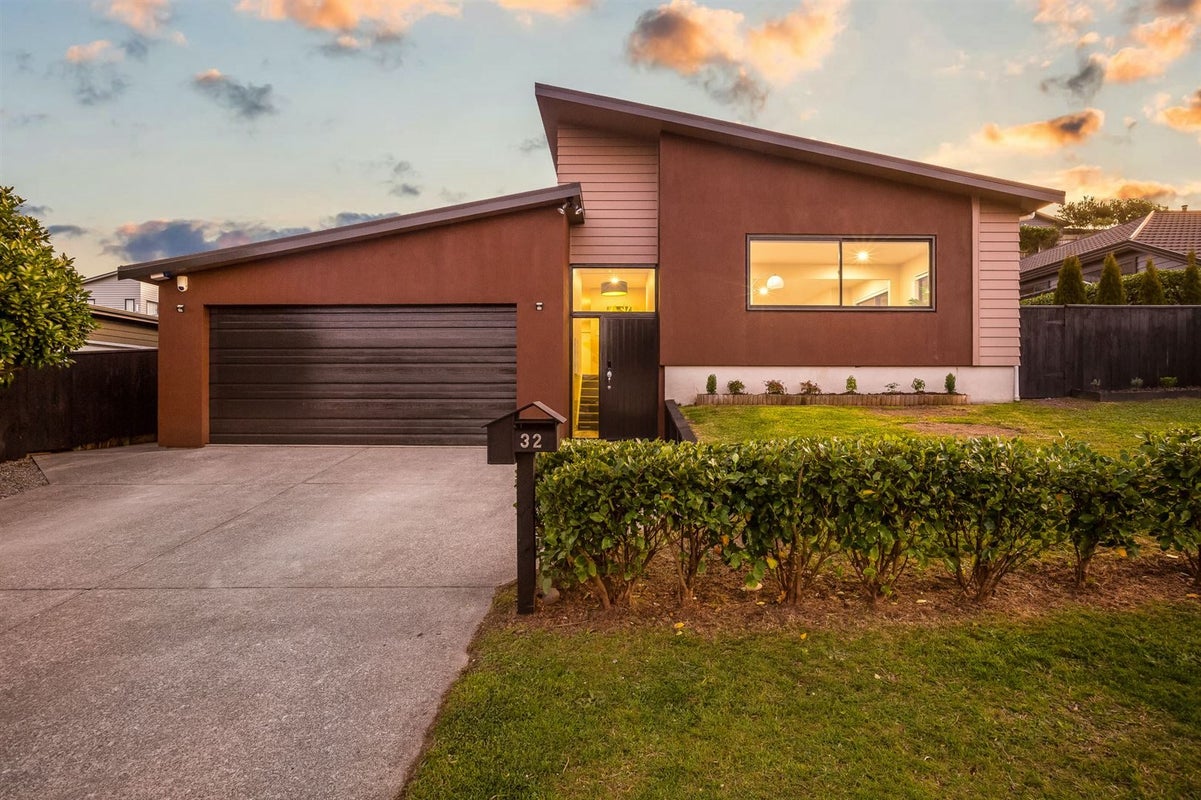 32 Tongariro Drive, Aotea, Porirua - Carousel 1