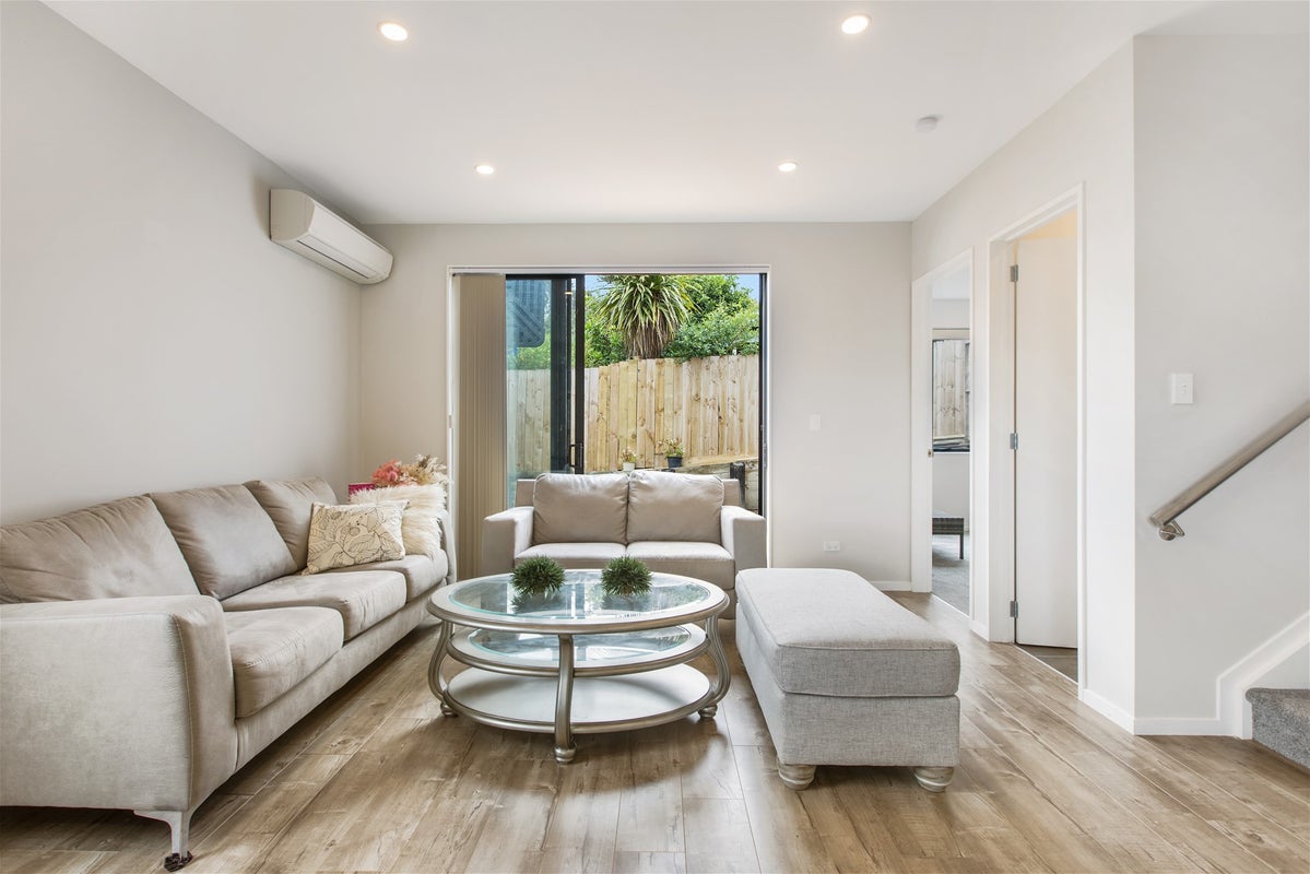 1B Julia Place, Totara Vale, Auckland - Carousel 2