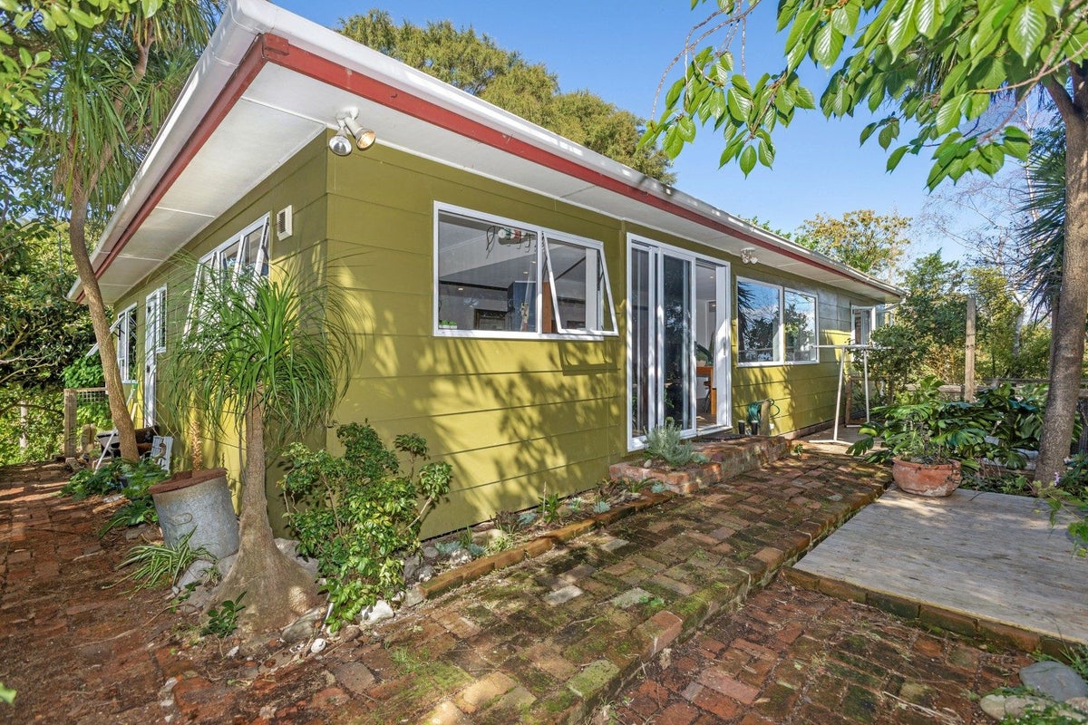 12 Heatherlea Street, Outer Kaiti, Gisborne - Carousel 1