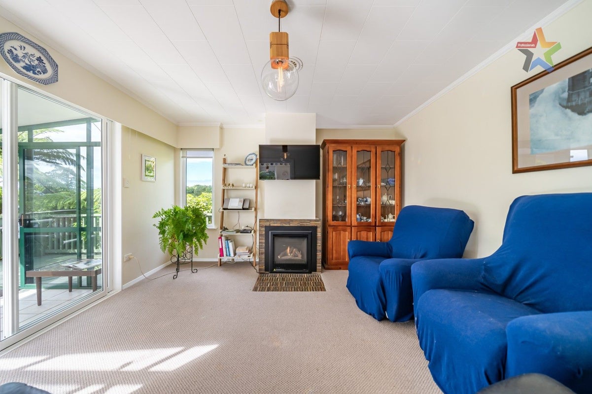 176 Normandale Road, Normandale, Lower Hutt - Carousel 2