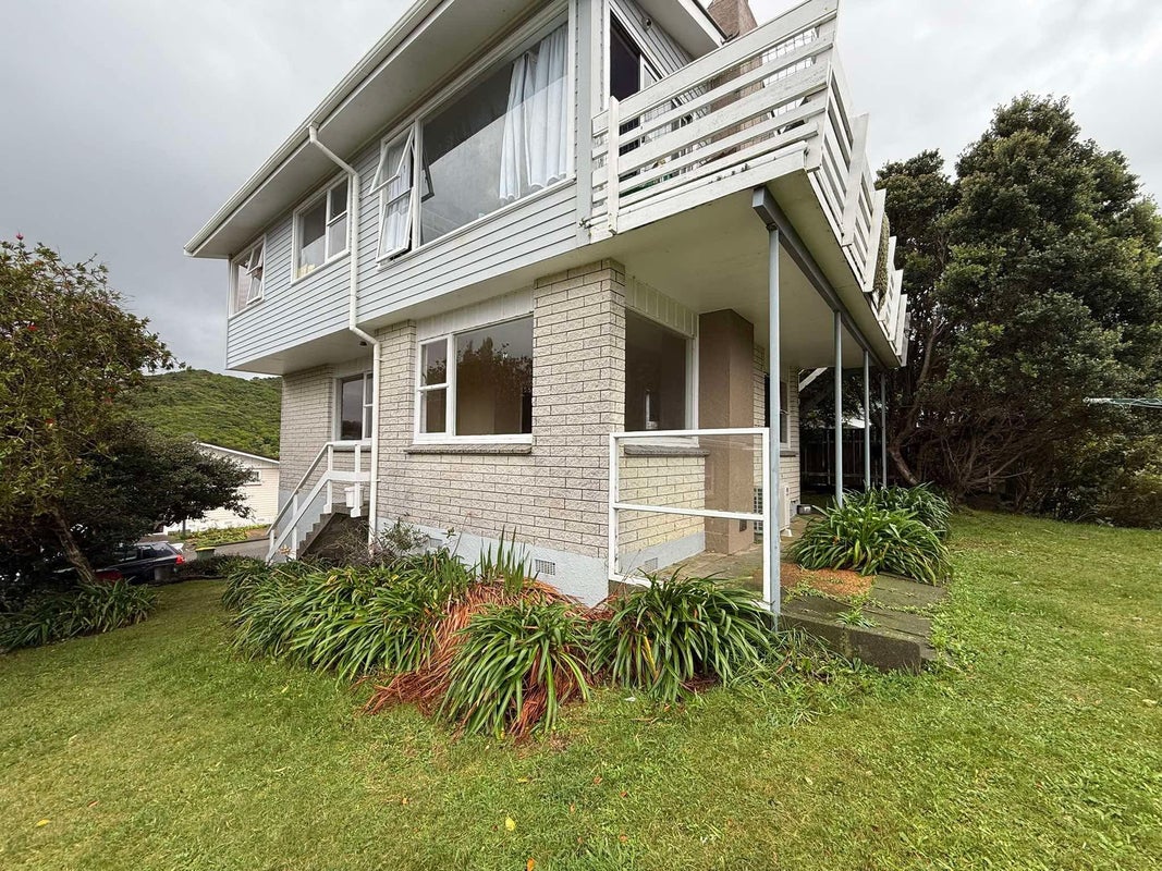 23 Bushey Way, Maungaraki, Lower Hutt - Carousel 1