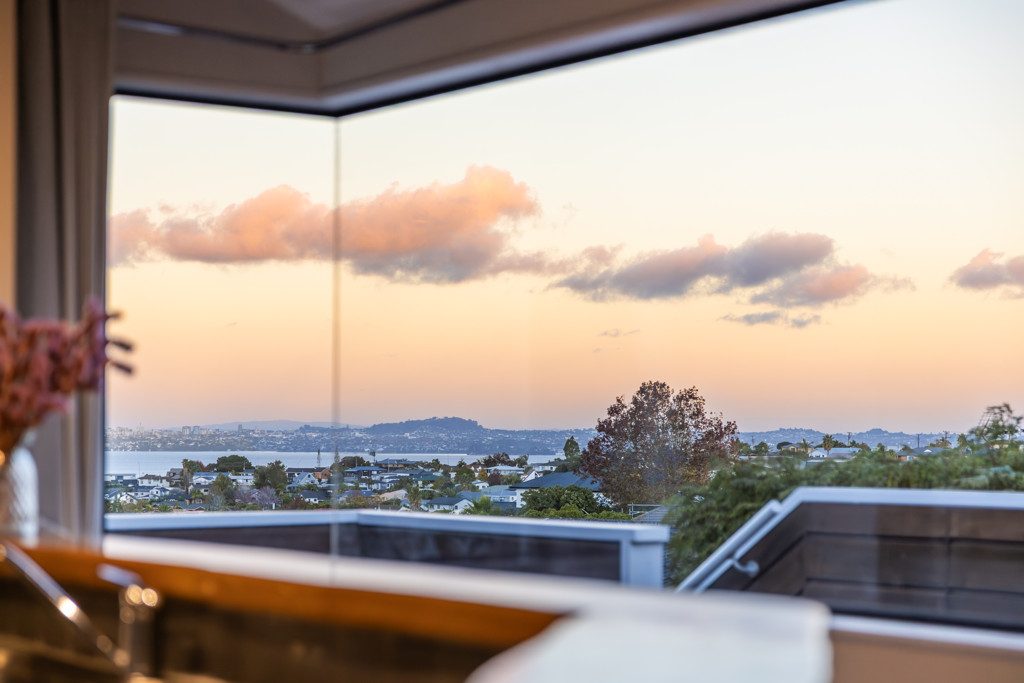 1/11 Bernleigh Terrace, West Harbour, Auckland - Carousel 1