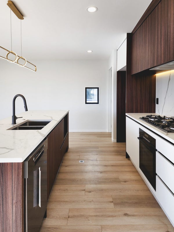 2 Embling Place, Eastern Beach, Auckland - Carousel 2