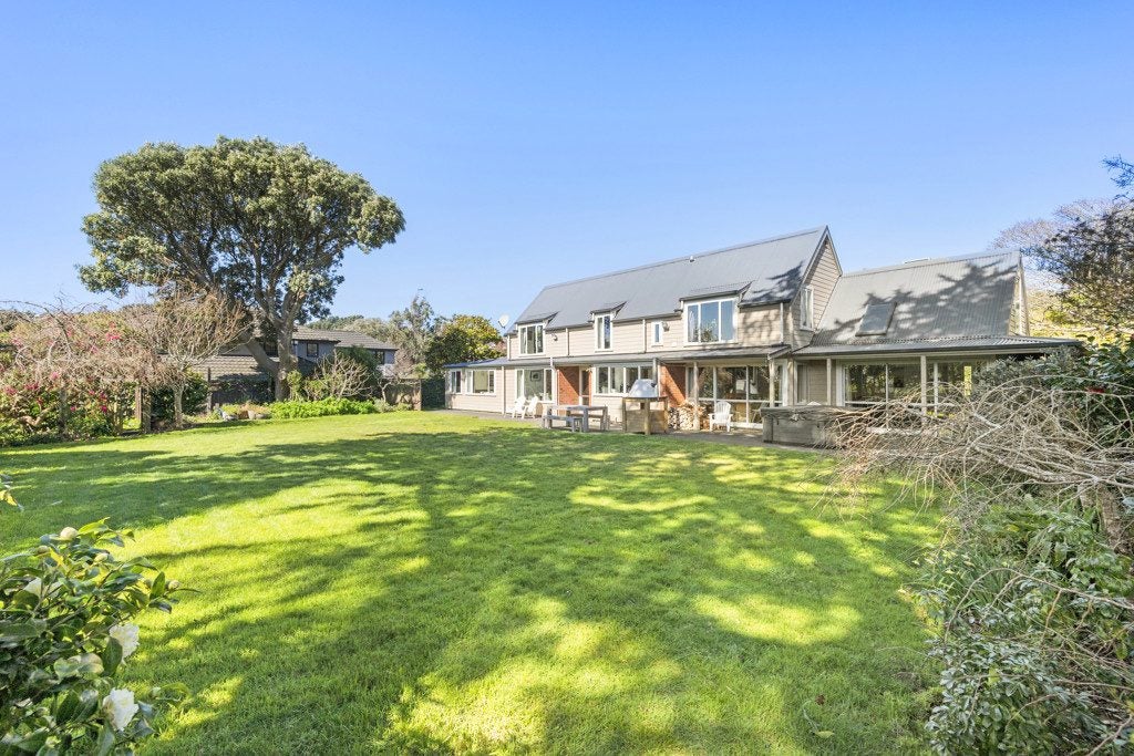 14 Halswater Drive, Churton Park, Wellington - Carousel 2