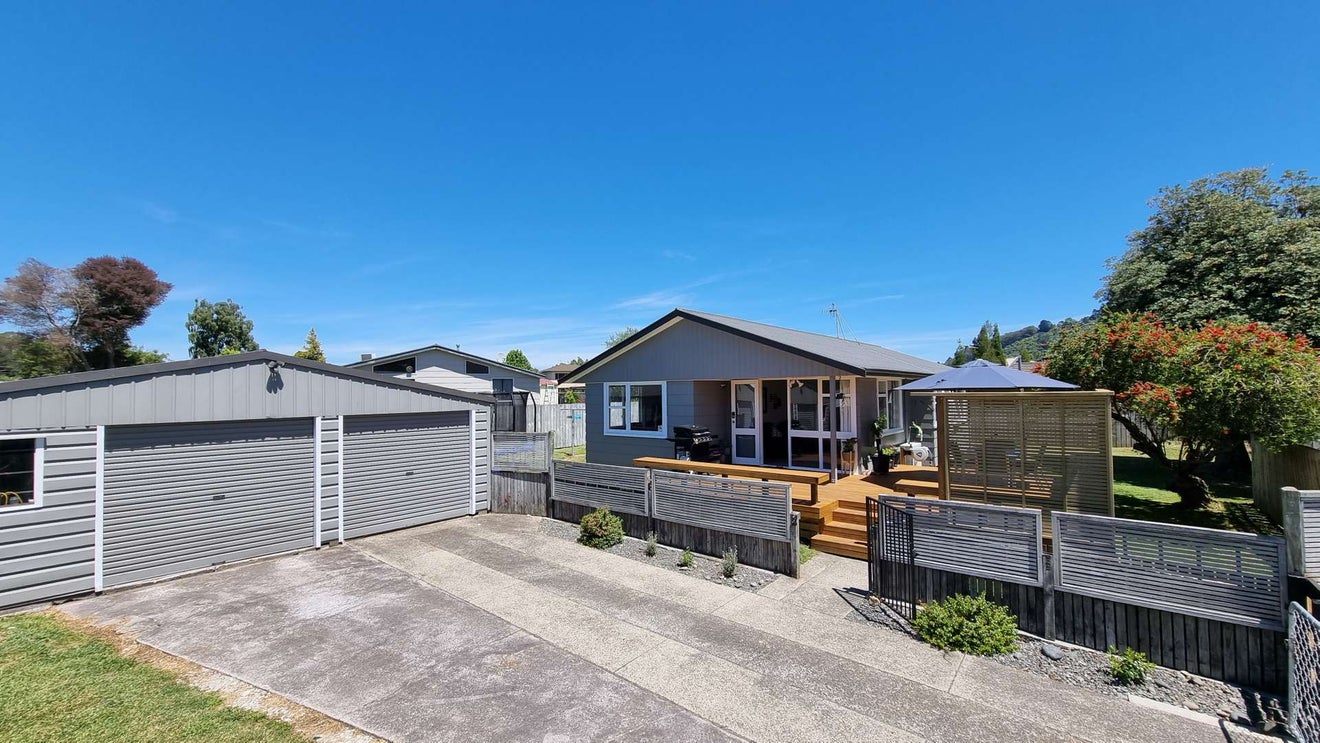 91 Aquarius Drive, Kawaha Point, Rotorua - Carousel 1