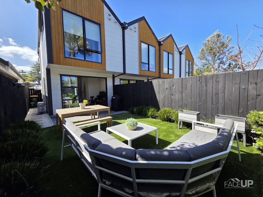 8/20 Moor Avenue, Te Atatu Peninsula, Auckland - Carousel 2