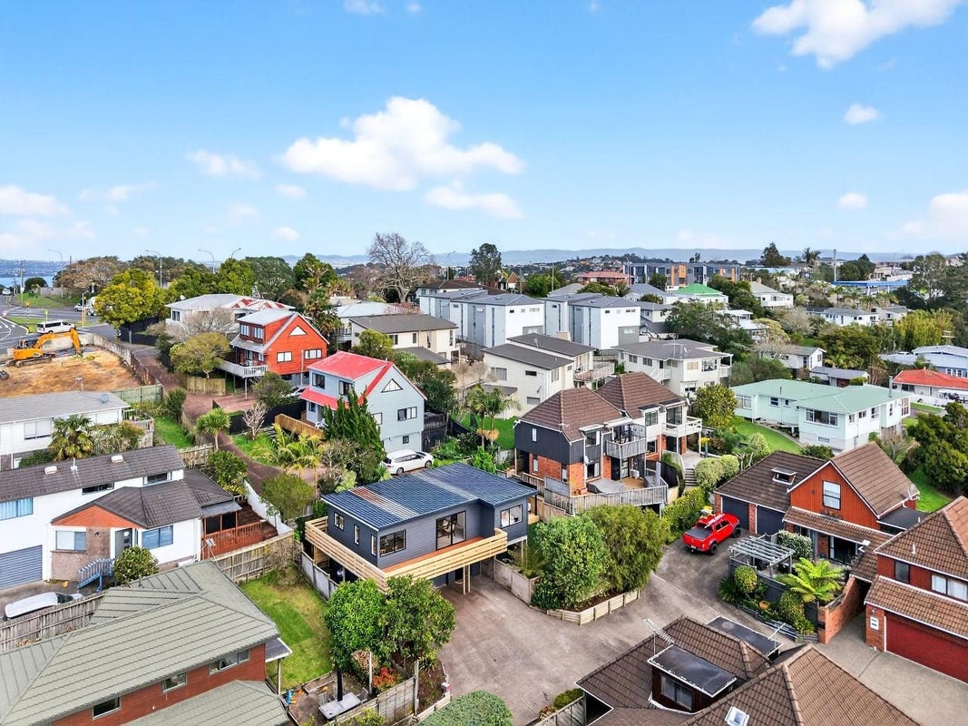 14/16 Mahara Avenue, Birkenhead, North Shore City - Carousel 21