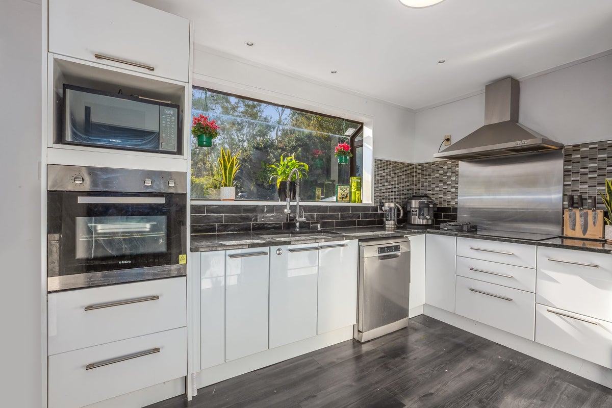 14 Staysail Place, Whitby, Porirua - Carousel 2