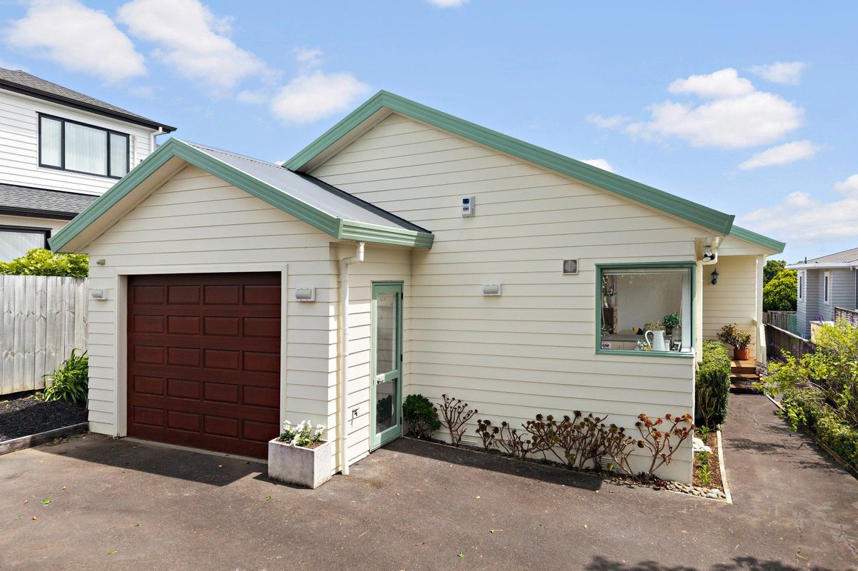 9A Bradbury Road, Botany Downs, Auckland - Carousel 1