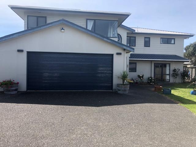 135 Field Way, Waikanae Beach, Waikanae - Carousel 1