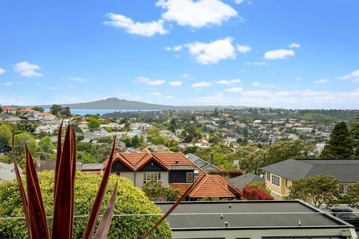 2/198 Remuera Road, Remuera, Auckland - Carousel 1