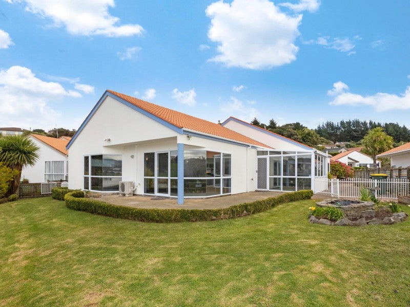8 Lakeside Villas, WHITBY, PORIRUA - Carousel 1