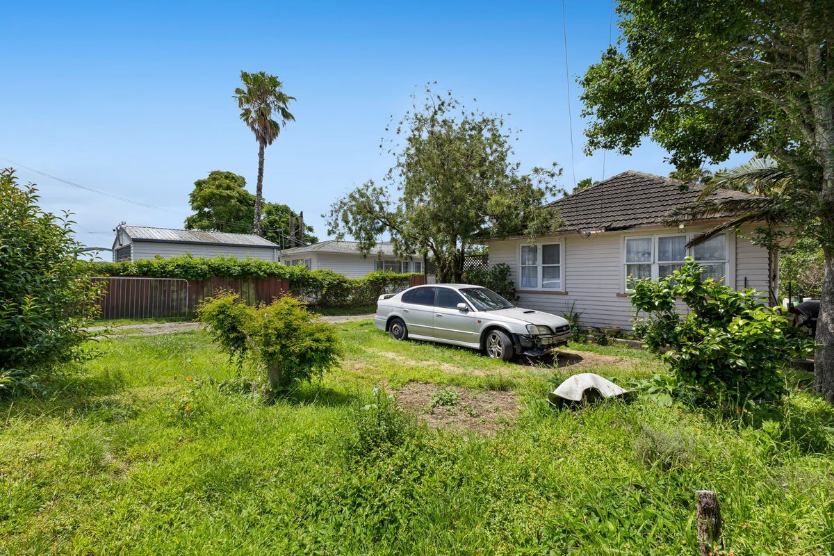 81 Wallace Road, Mangere Bridge, Auckland - Carousel 2