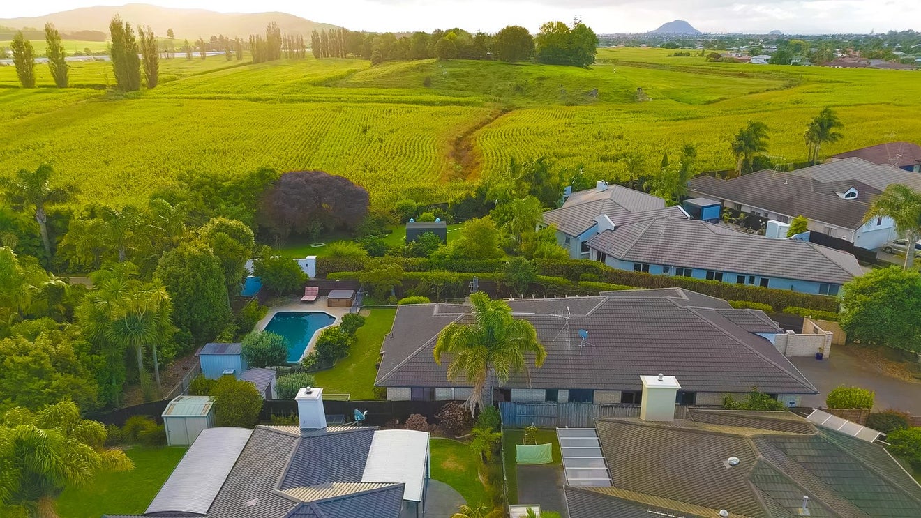 24 St Heliers Place, Papamoa Beach, Papamoa - Carousel 1