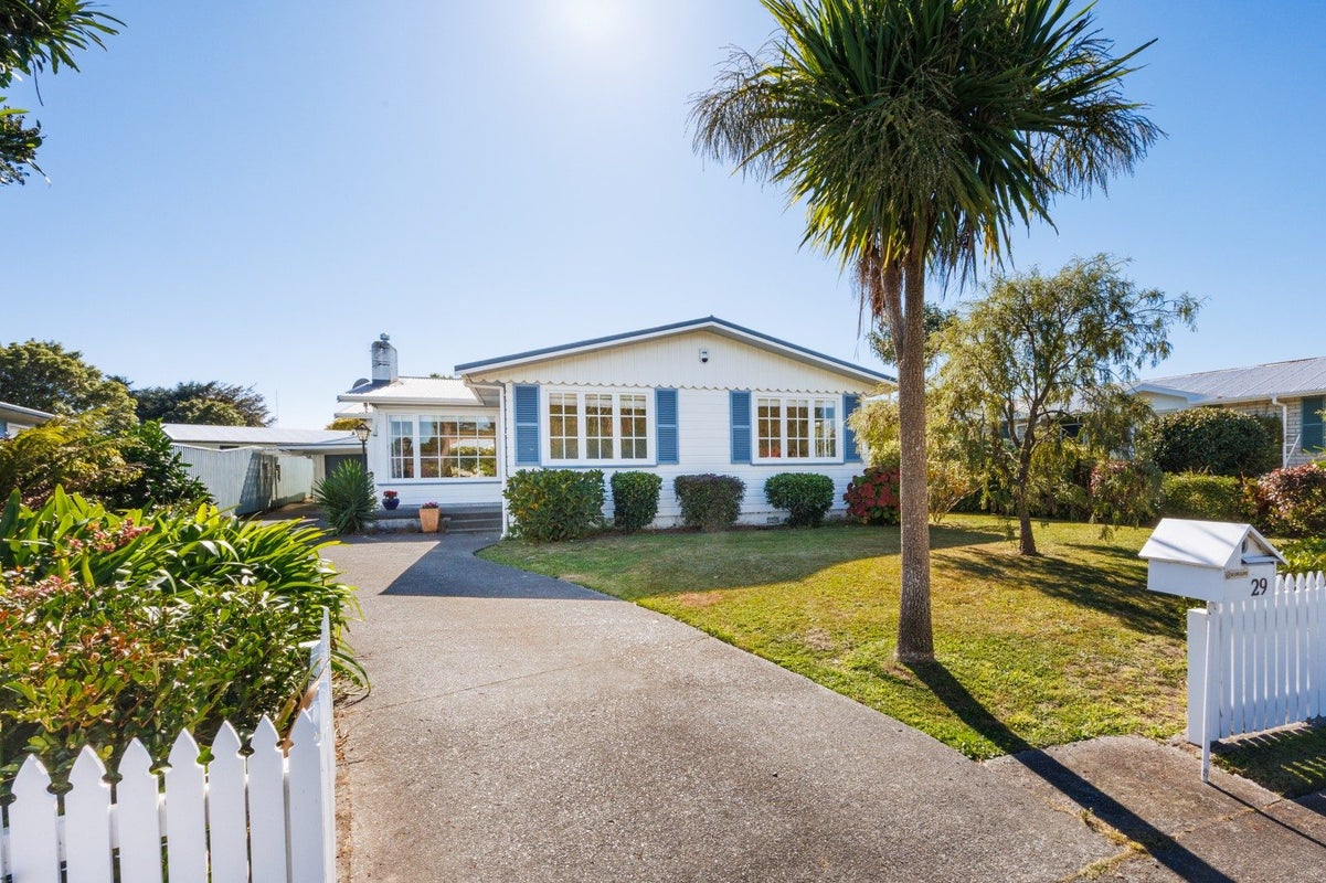 29 Buick Crescent, Awapuni, Palmerston North - Carousel 1