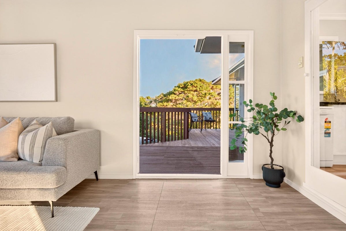 12 Crystal Avenue, Glendene, Waitakere City, Auckland - Carousel 2