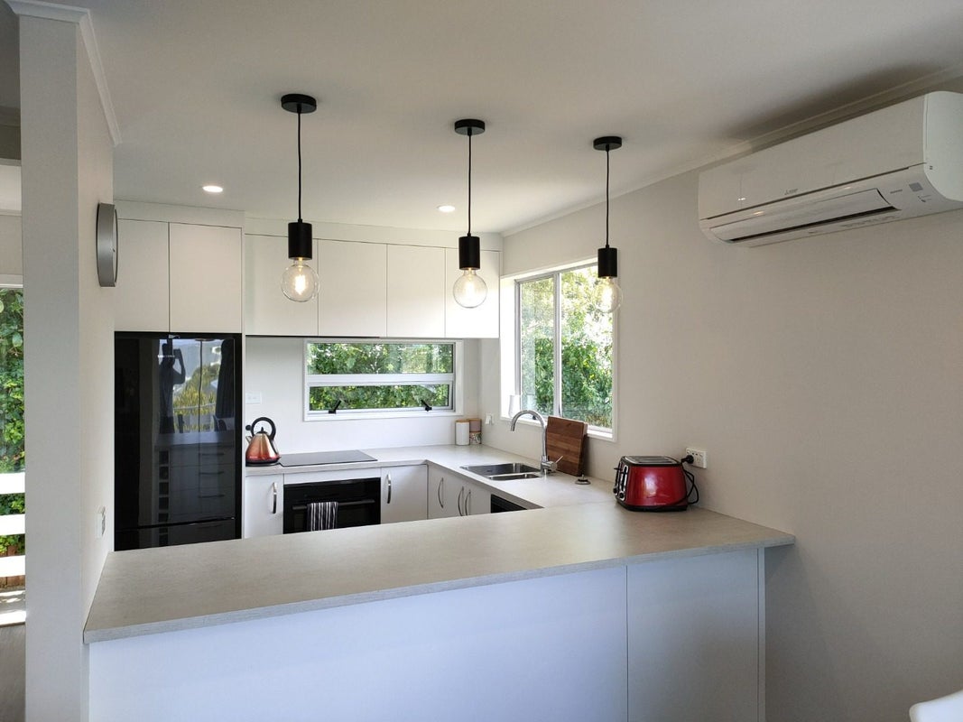2/4 Cedar Street, Maungaraki, Lower Hutt - Carousel 1