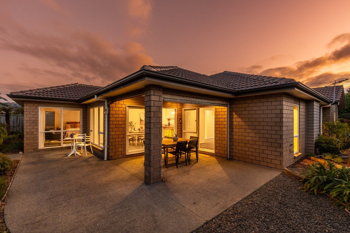 4 Fairway Oaks Drive, Waikanae Beach, Waikanae - Carousel 1