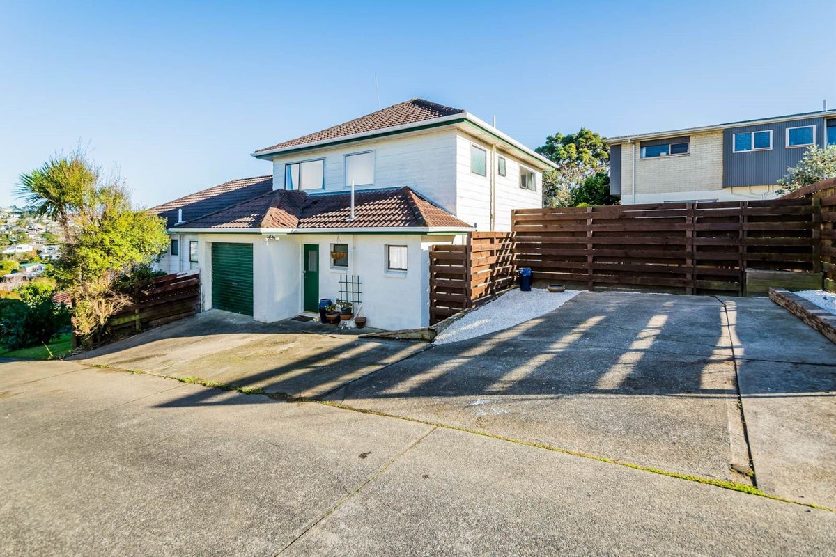 2/573 Beach Road, Murrays Bay, Auckland - Carousel 1