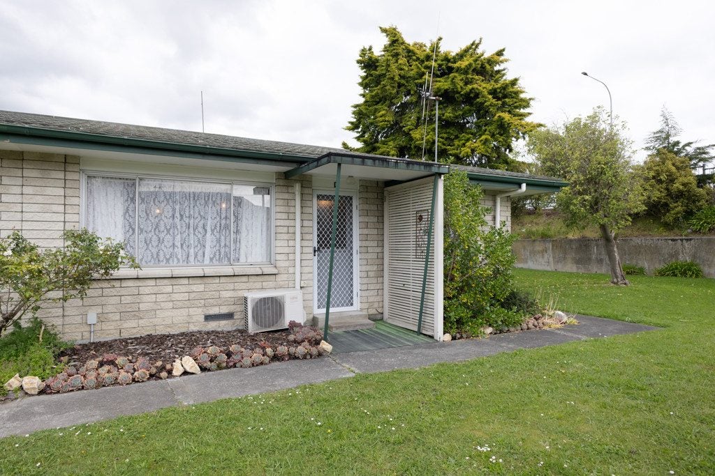 8D Seaforth Avenue, Milson, Palmerston North - Carousel 1