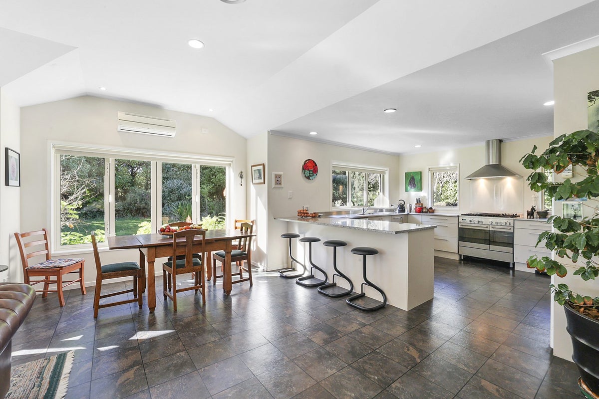 200 Cowling Road, Hurdon, New Plymouth - Carousel 2