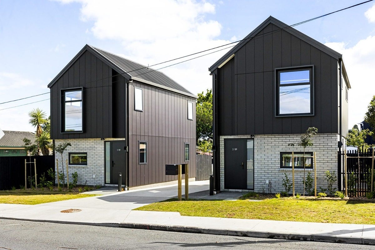2/109 Taikata Road, Te Atatu Peninsula, Auckland - Carousel 1