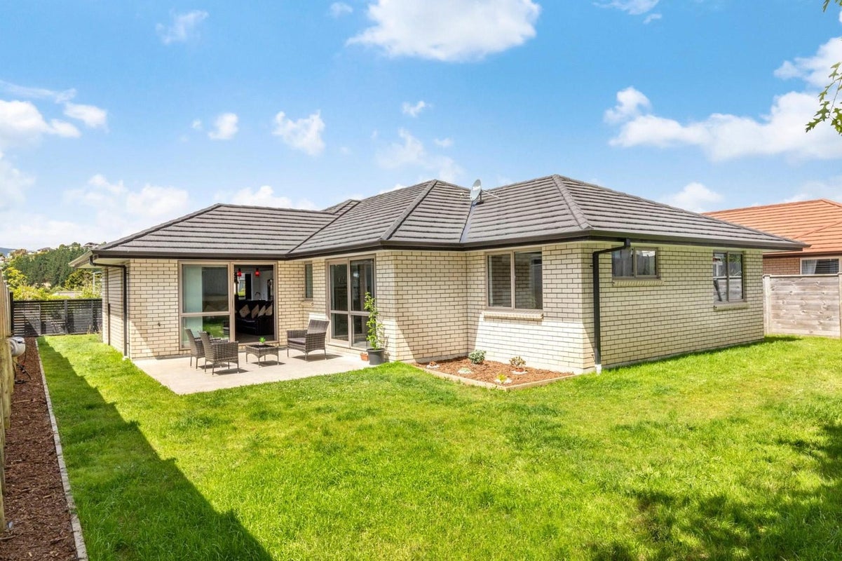 2 Shearwater Lane, Whitby, Porirua - Carousel 15