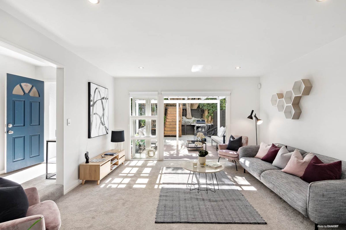 2/43 Paora Street, Orakei, Auckland - Carousel 1