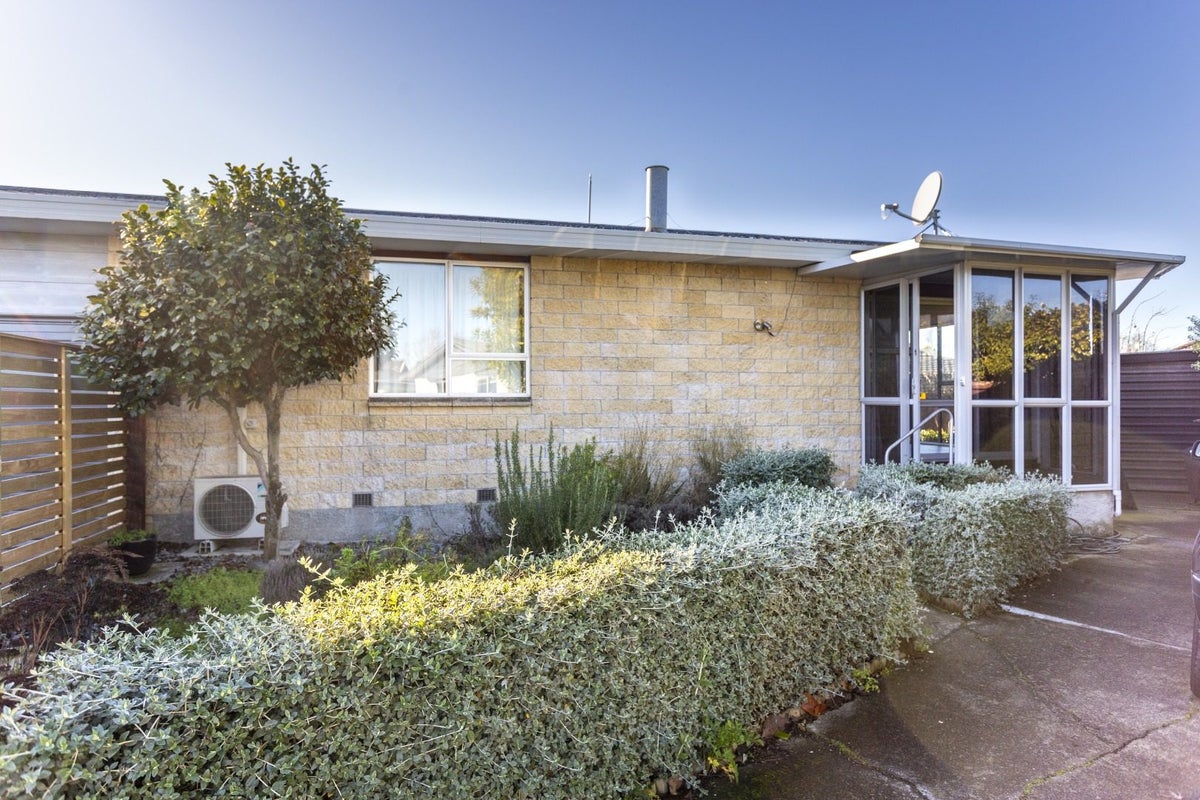 1/6a CHIPPING LANE, Redwood, Christchurch - Carousel 1