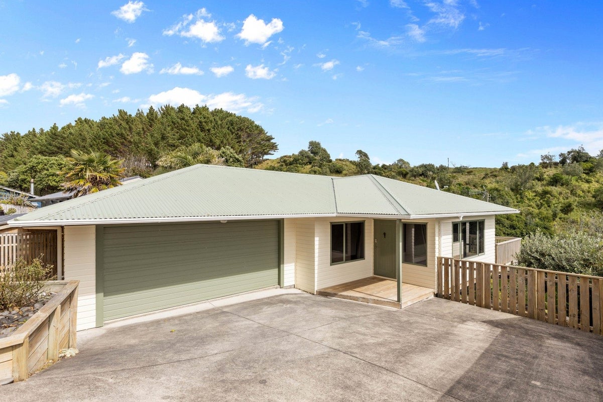42 Rangitake Drive, Spotswood, New Plymouth - Carousel 1