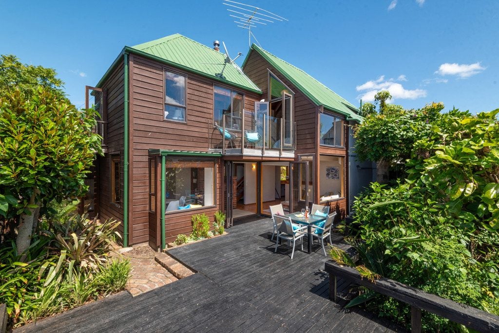 3 Mizpah Road, Waiake, Auckland - Carousel 1