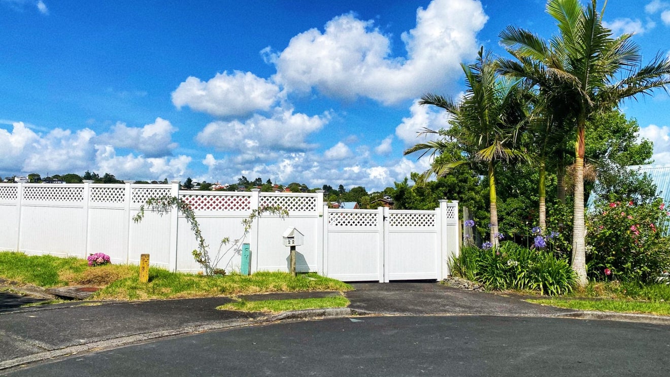 22 Squirrel Lane, Browns Bay, Auckland - Carousel 2