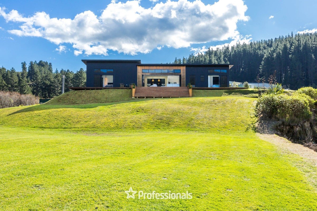 49 Mount Marua Drive, Maymorn, Upper Hutt - Carousel 1