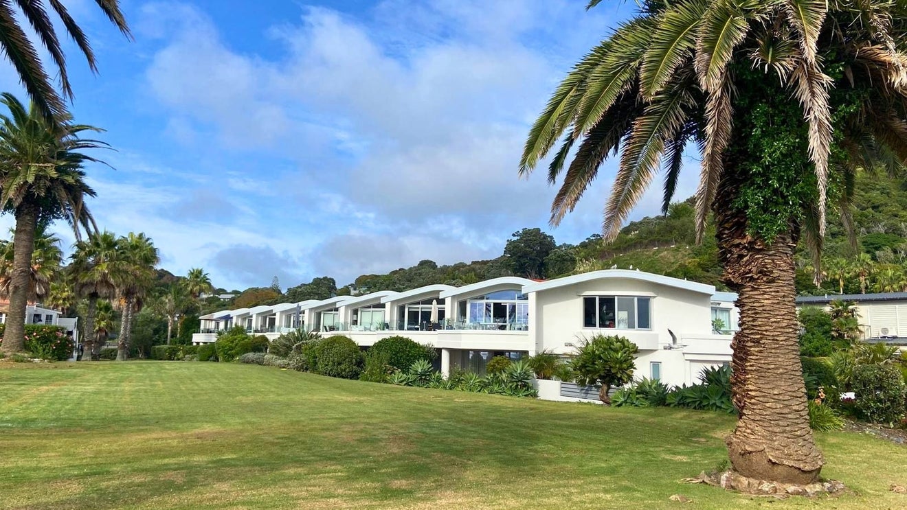 10/25 The Strand, Waiheke Island, Auckland - Carousel 1