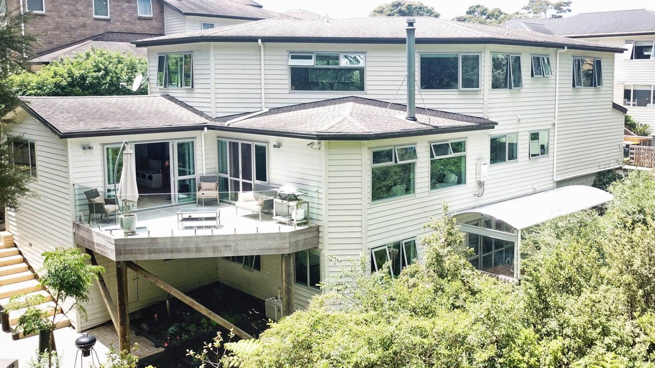 52 Harrowglen Drive, Northcross, Auckland - Carousel 1