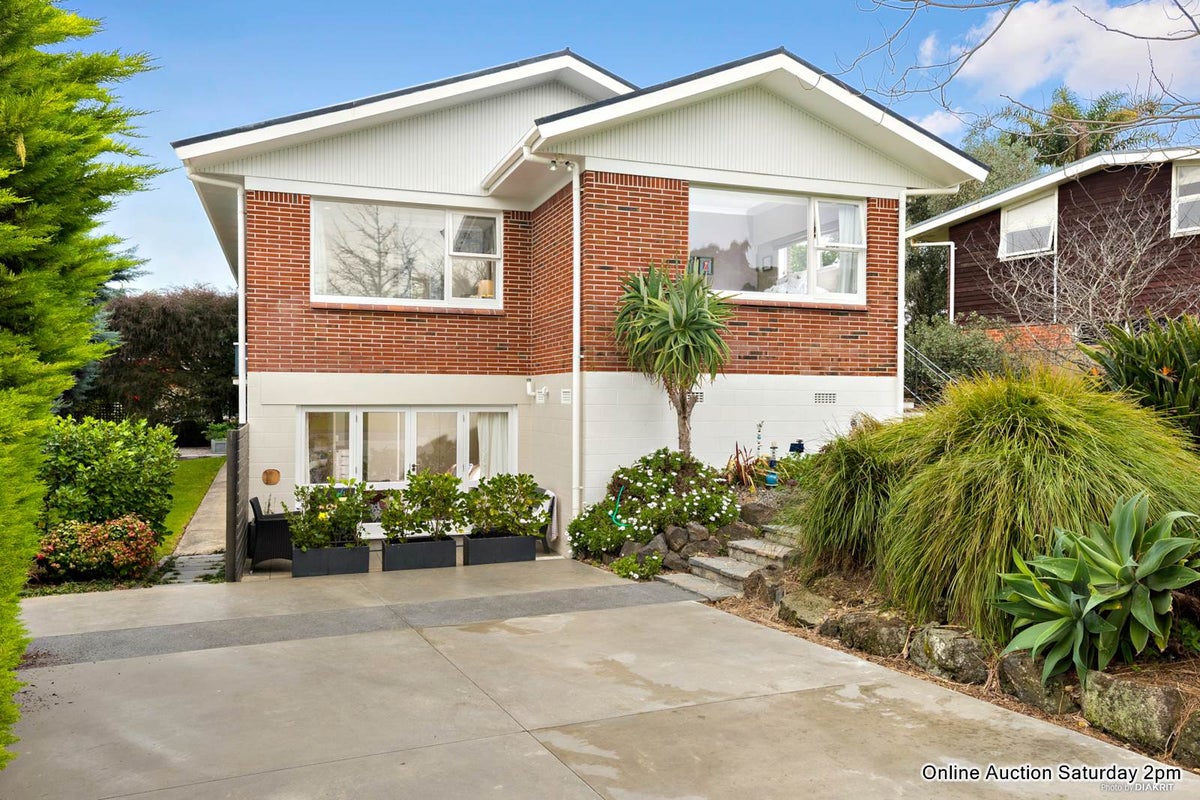 30 James Evans Drive, Northcote, Auckland - Carousel 1