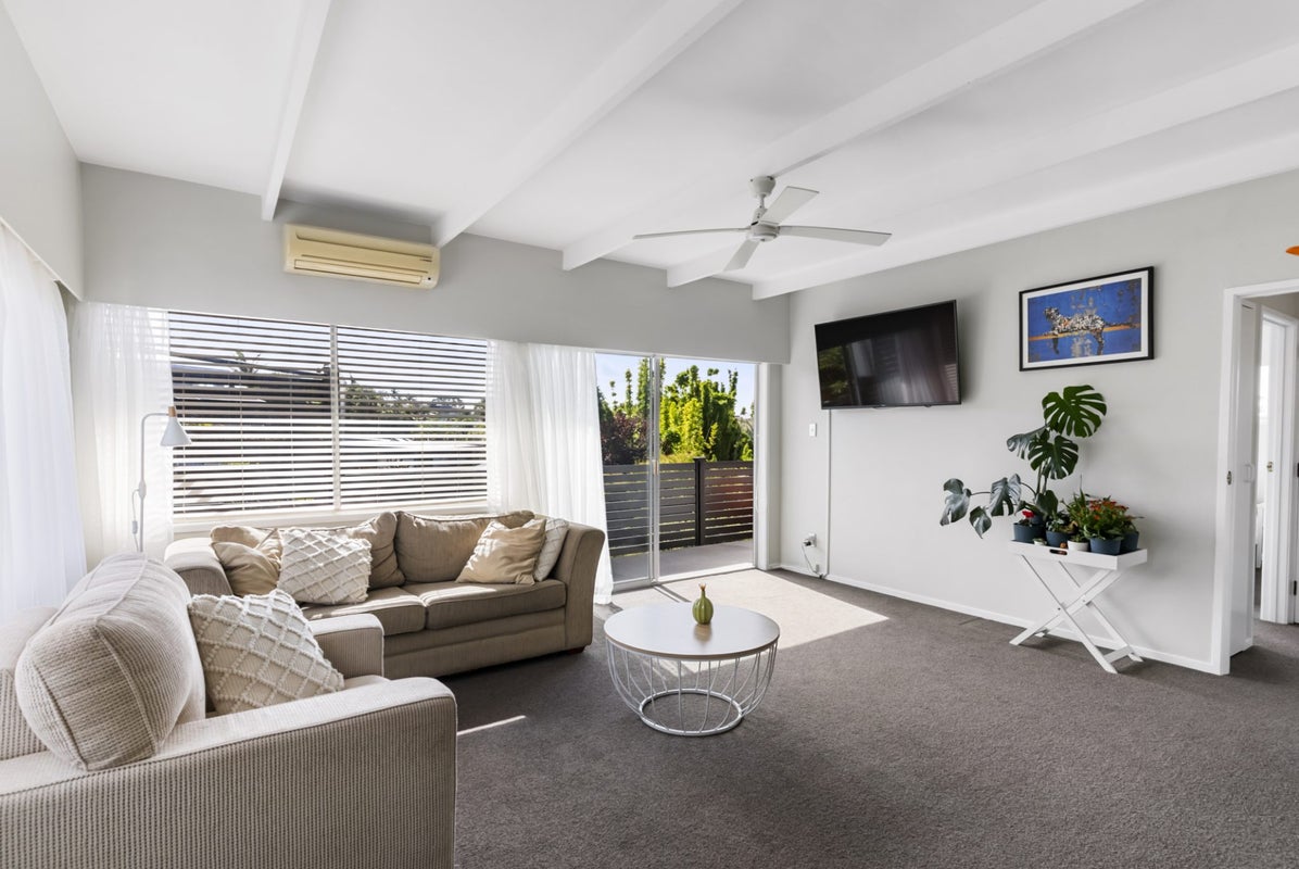 5/18 Bevyn Street, Castor Bay, Auckland - Carousel 2