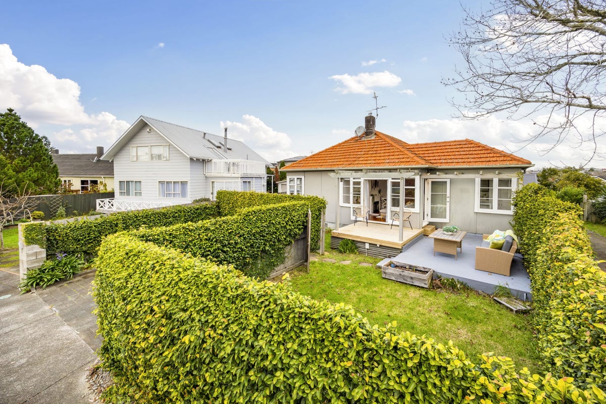 13 Tahapa Crescent, Meadowbank, Auckland - Carousel 1