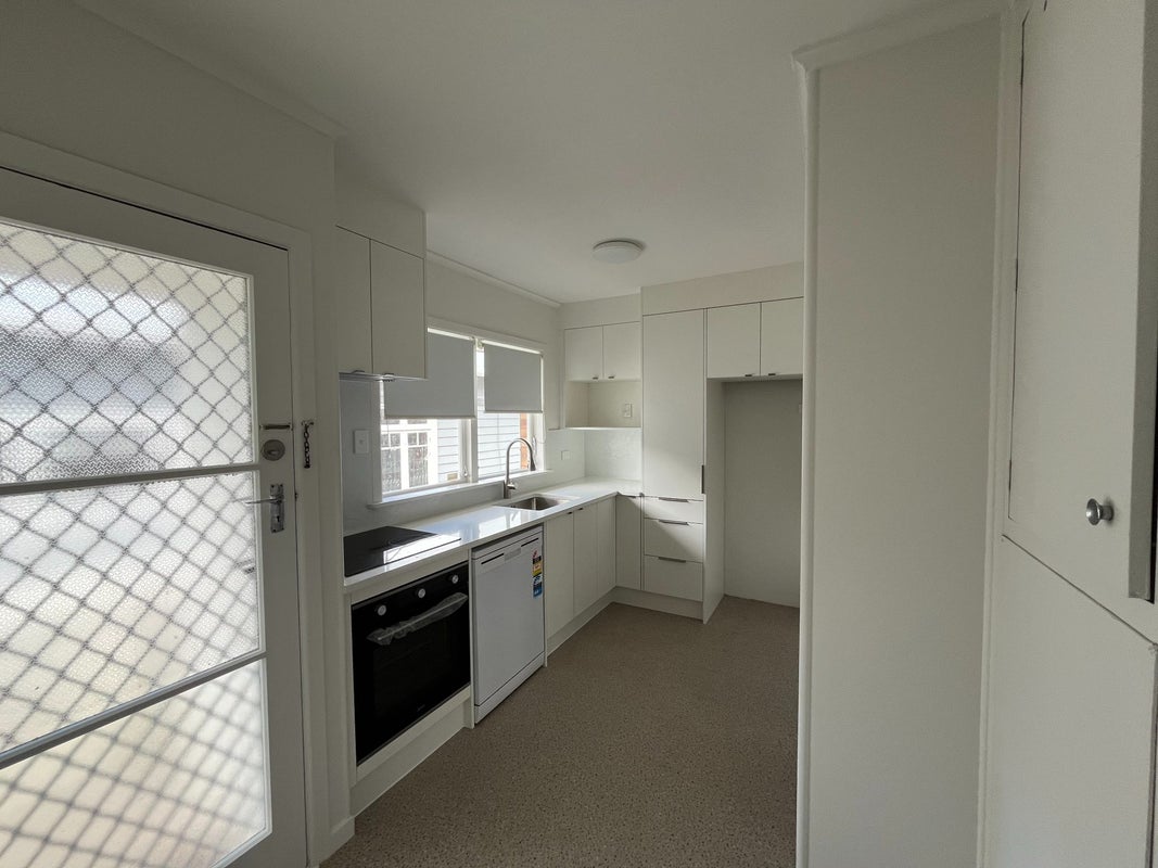 2/18 Tawa Road, Onehunga, Auckland - Carousel 2