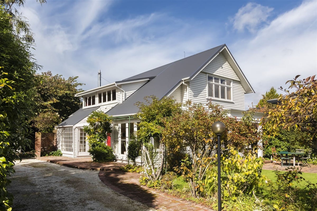 8 Waiwetu Street, Fendalton, Christchurch - Carousel 2