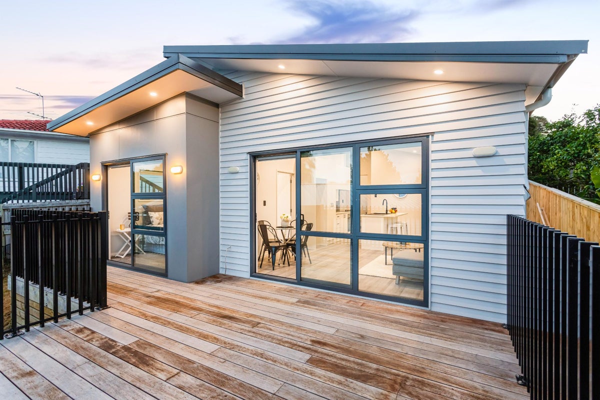 6A Zingaro Place, Massey, Auckland - Carousel 2