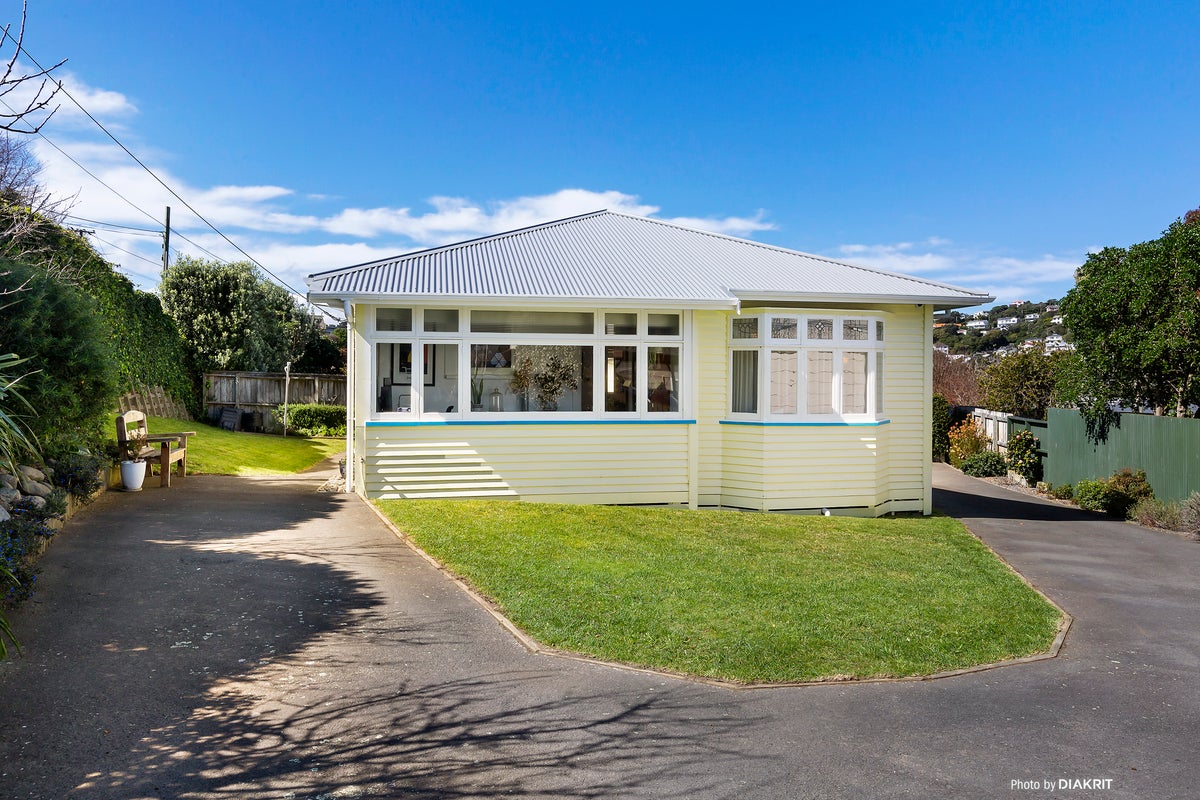 106 Tauhinu Road, Miramar, Wellington - Carousel 1
