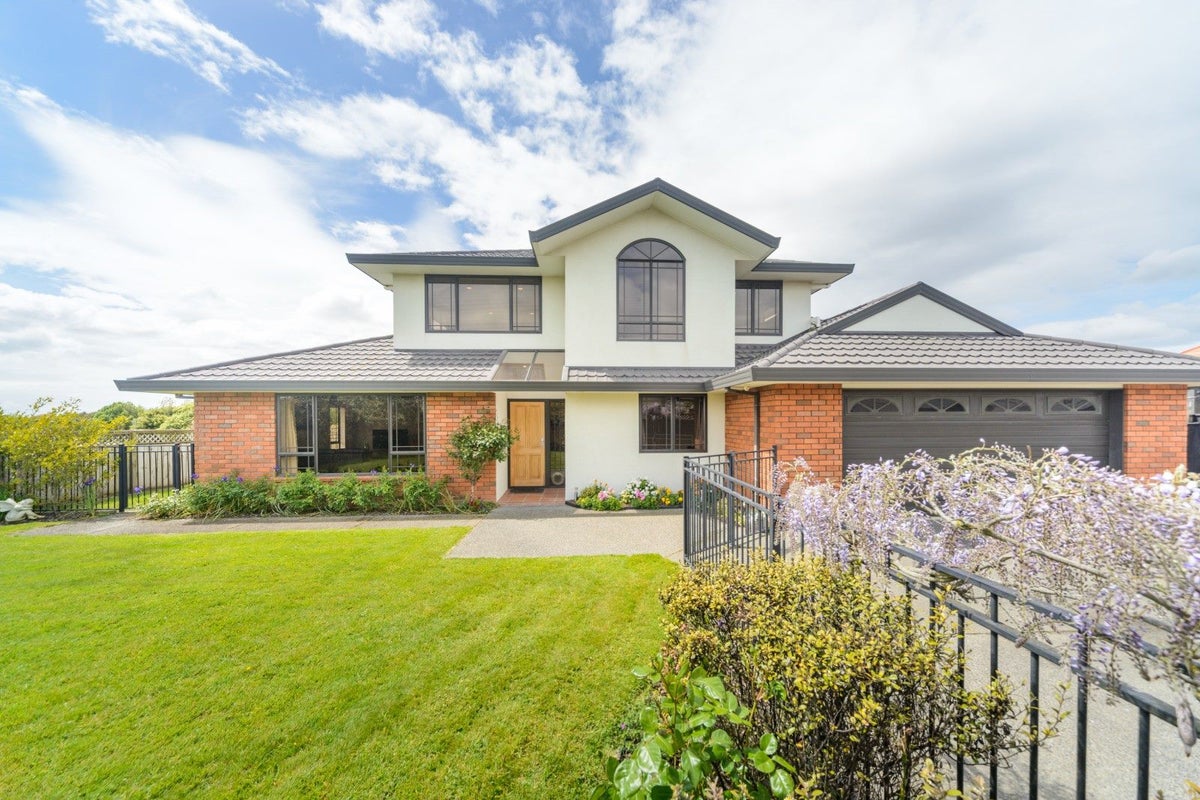 189 Ruapehu Drive, Fitzherbert, Palmerston North - Carousel 1