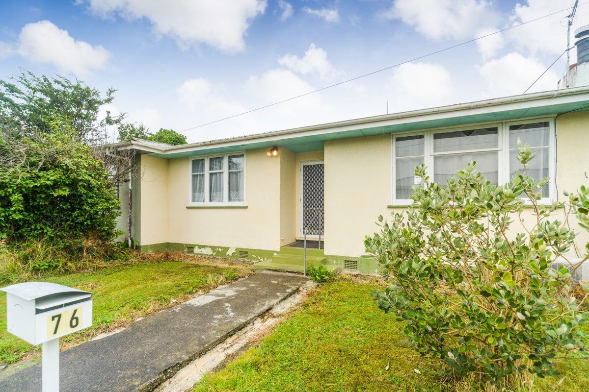 2/76 Ferguson Street, Awapuni, Palmerston North - Carousel 1