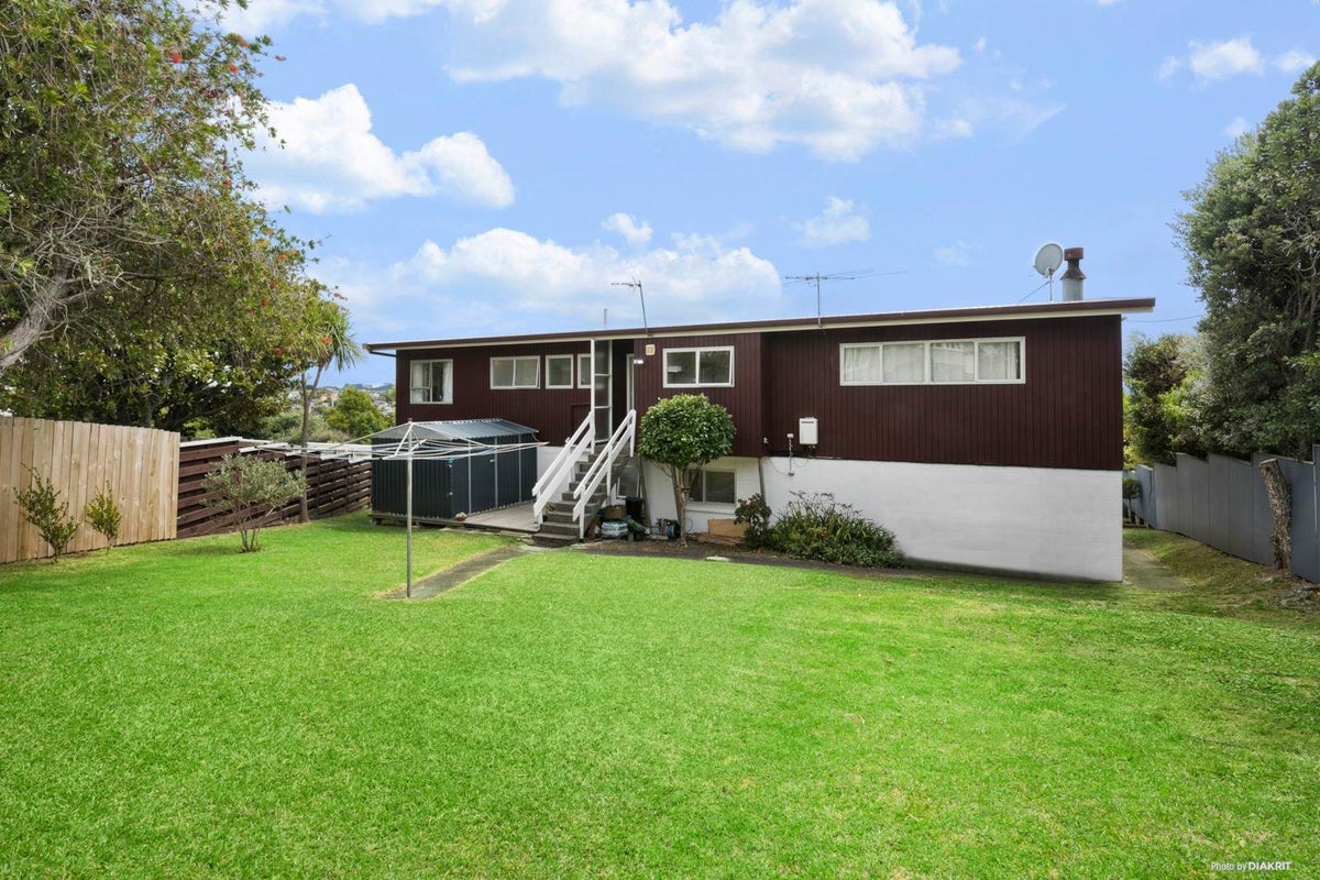 558A Beach Road, Rothesay Bay, Auckland - Carousel 2