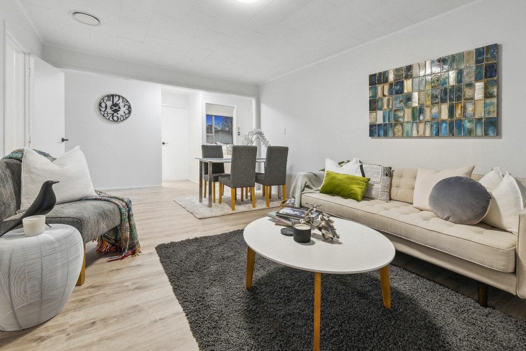 6 Serrano Place, Clover Park, Auckland - Carousel 2