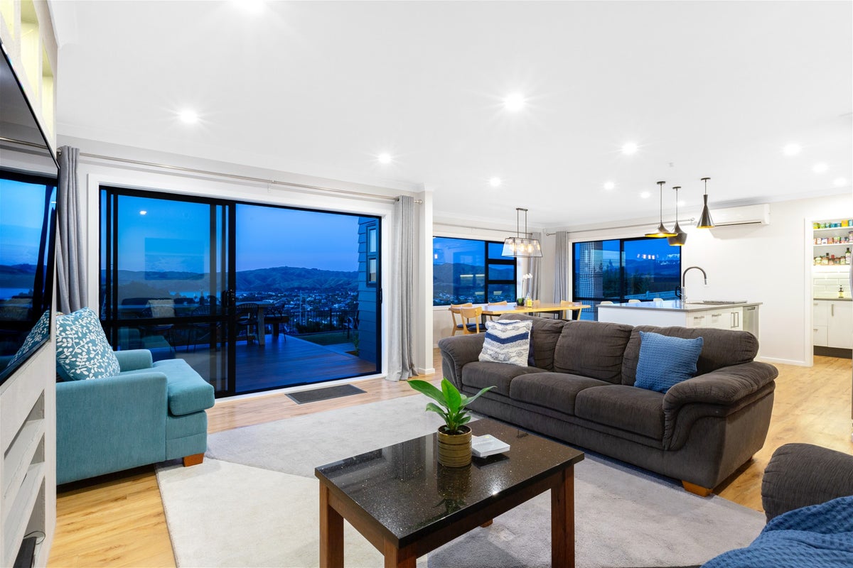 20 Pacific View, Whitby, Porirua - Carousel 35
