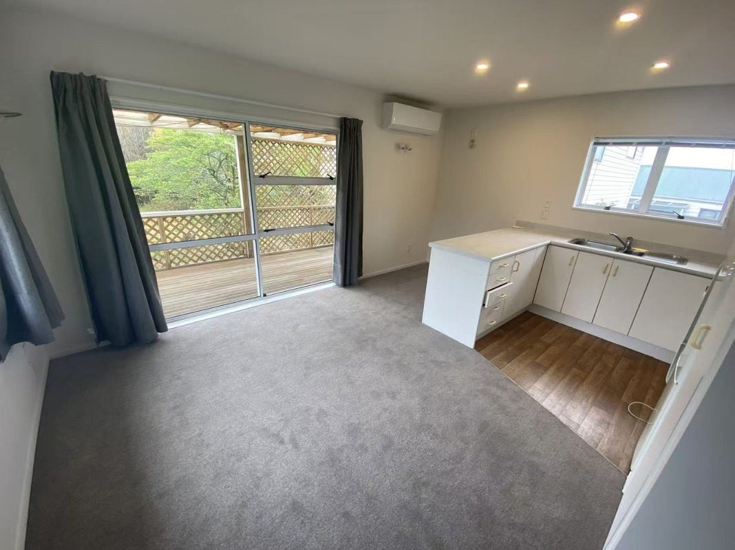 26 Netherlands Avenue, Kelston, Auckland - Carousel 1